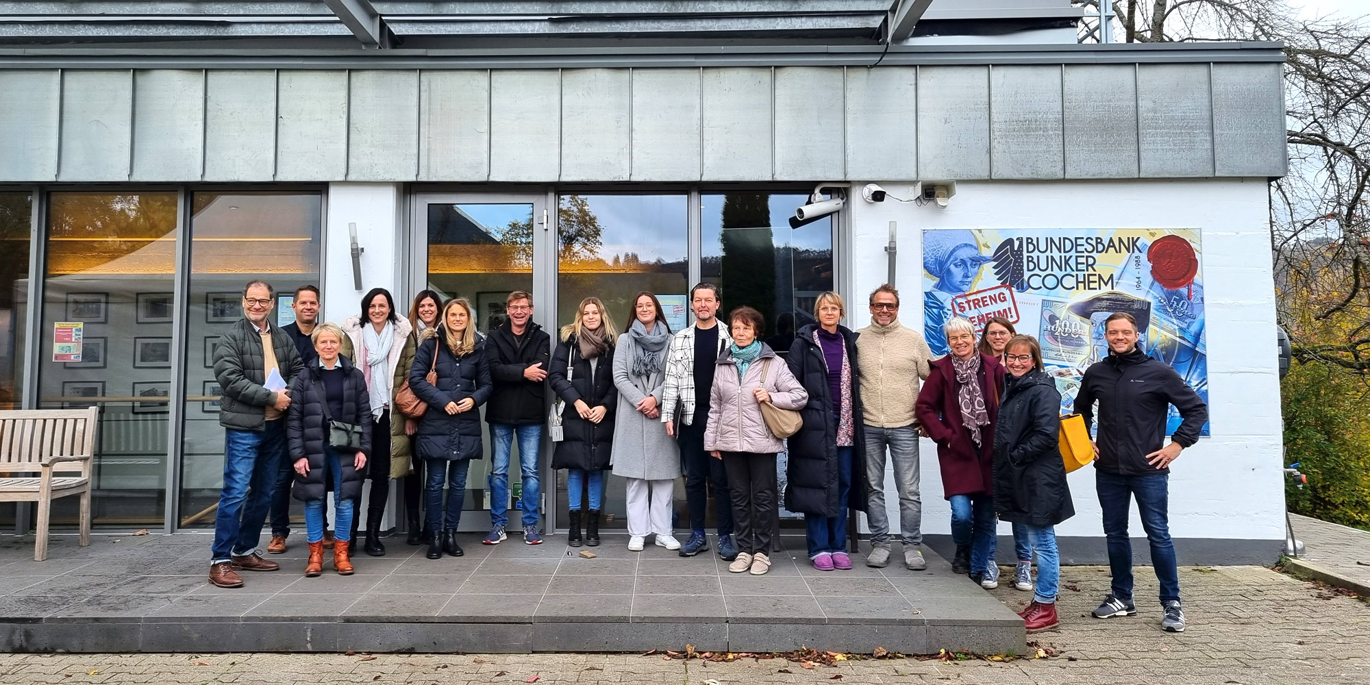 Die Netzwerkmitglieder vor der Führung durch den Bundesbank Bunker in Cochem