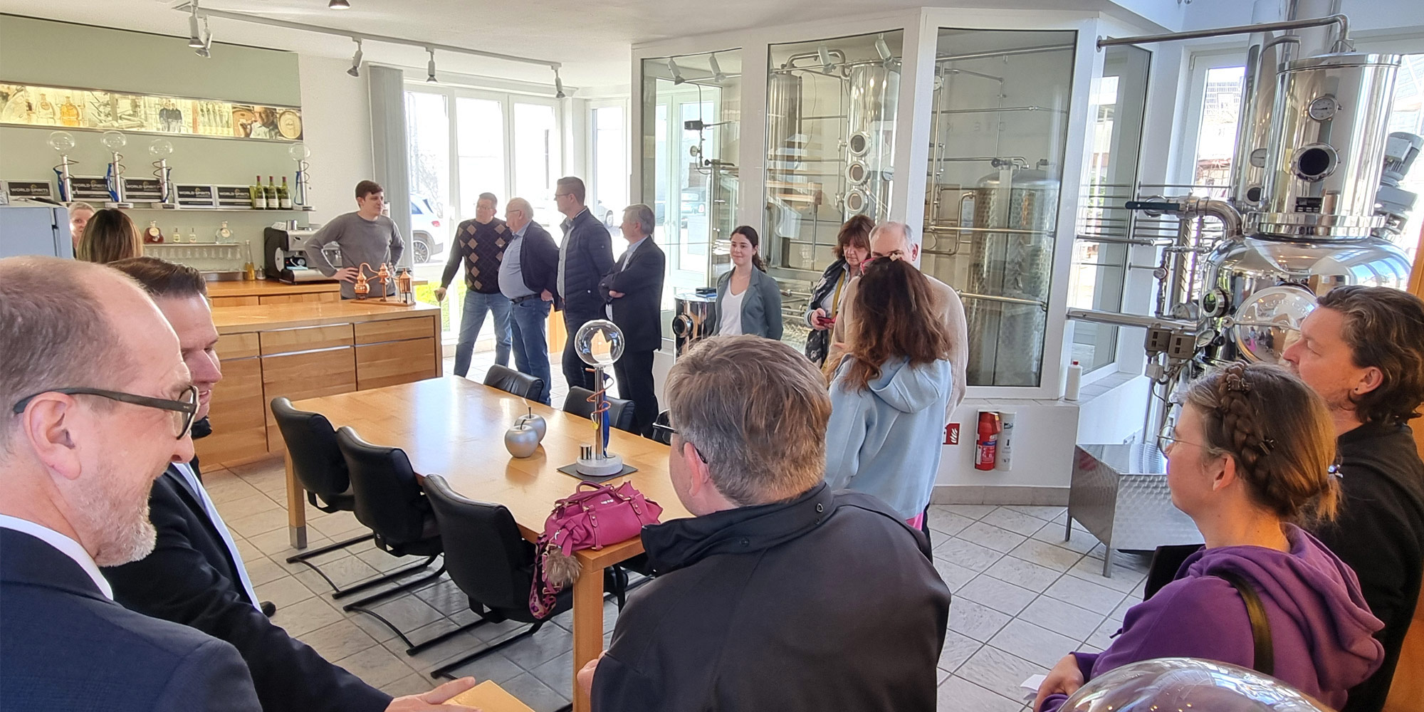 Die Netzwerkmitglieder des Tourismusclusters in der Brennerei Vallendar in Kail.